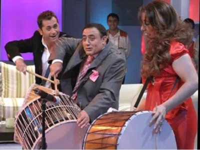 Flaş TV’nin programlarına bakıyorum. Halk ancak bu kadar aptal yerine konur, bu kadar aptallaştırılır.